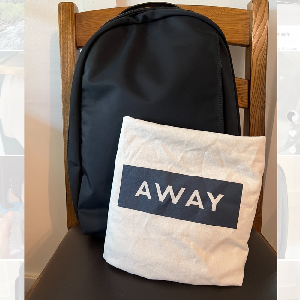 Away Small Everywhere zip bag in black